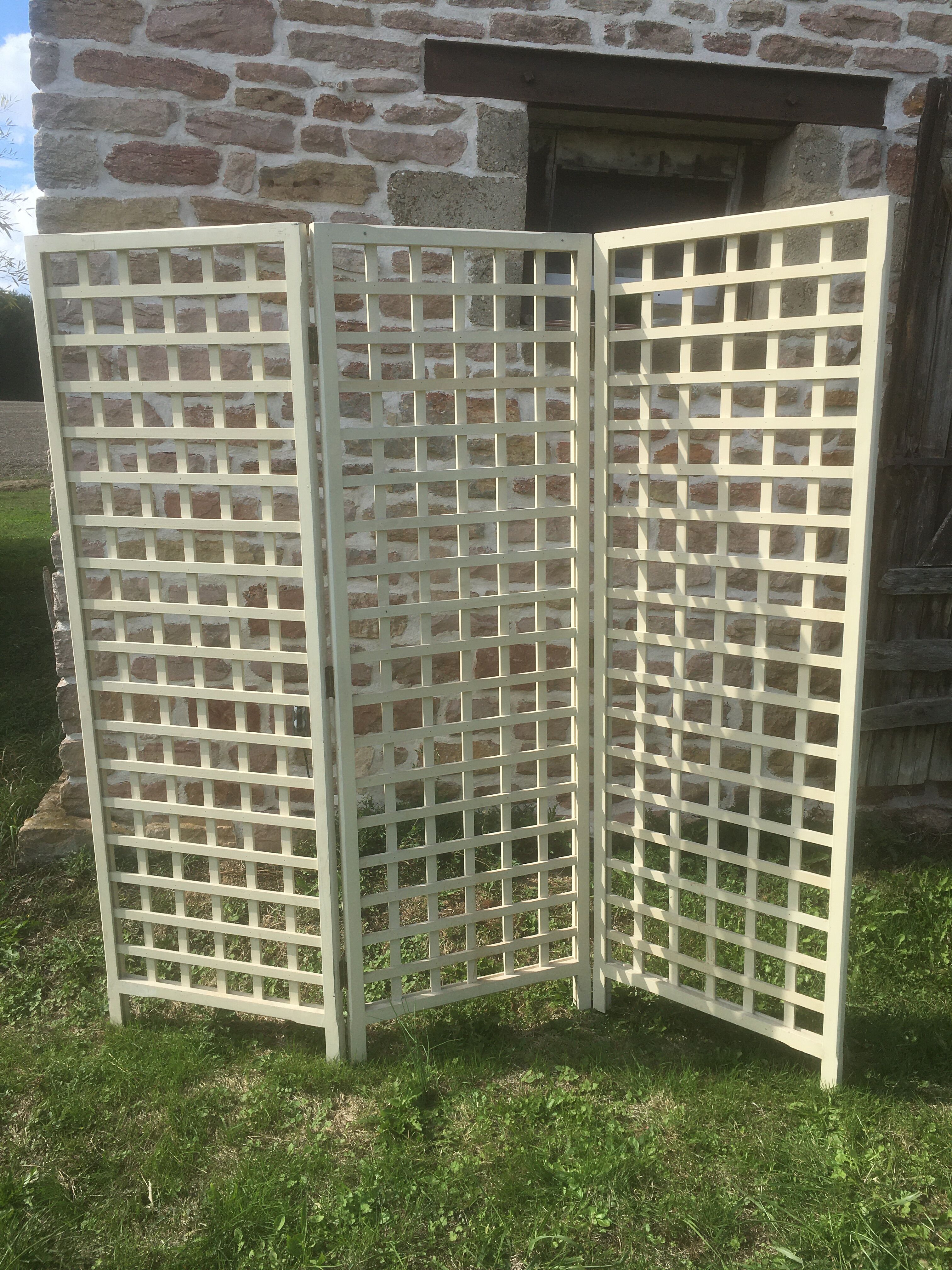 Off-white room divider