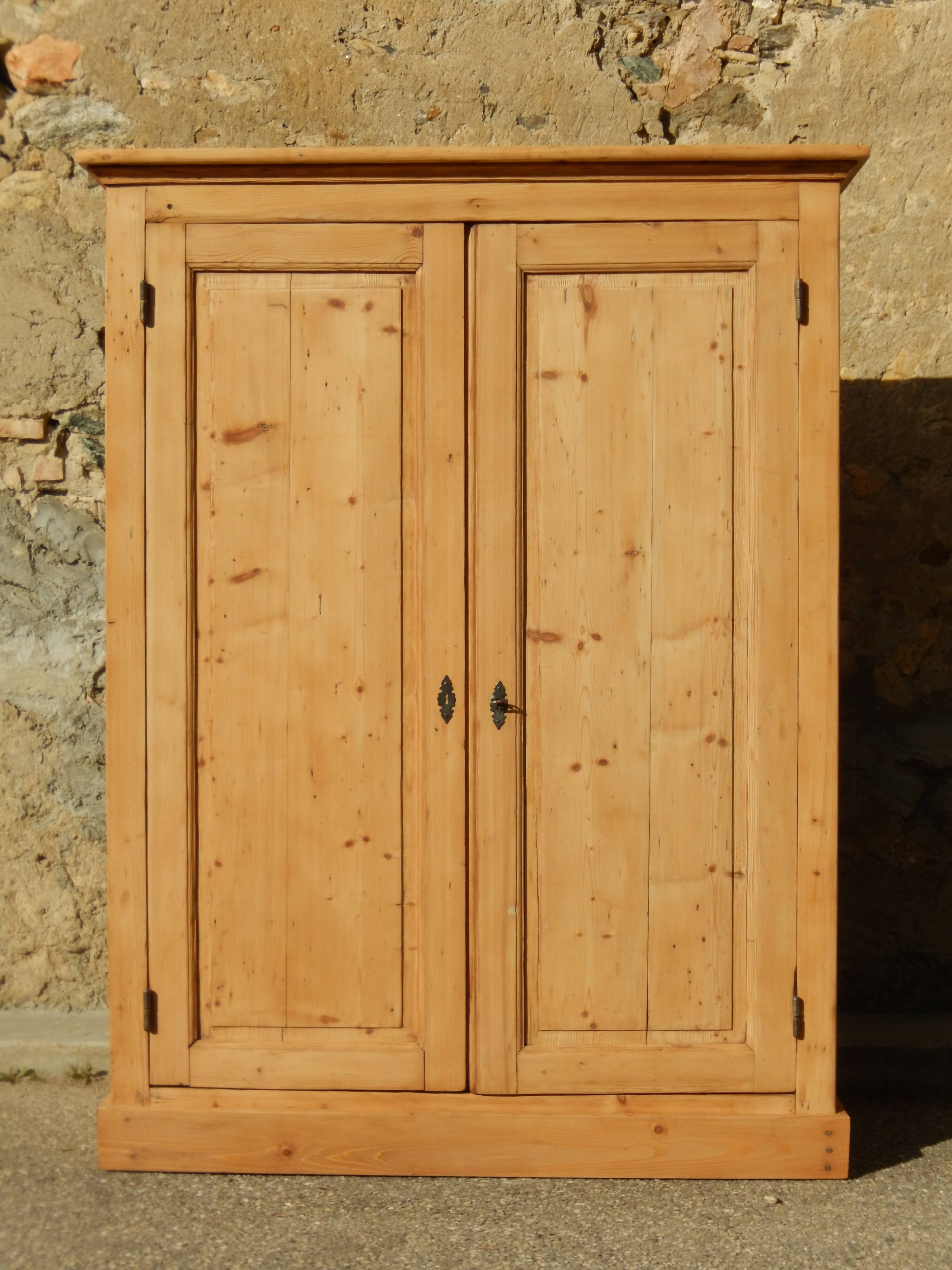 Superb rustic wardrobe / Parisian wardrobe in fir wood