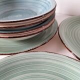 Set of 7 vintage flat and deep plates