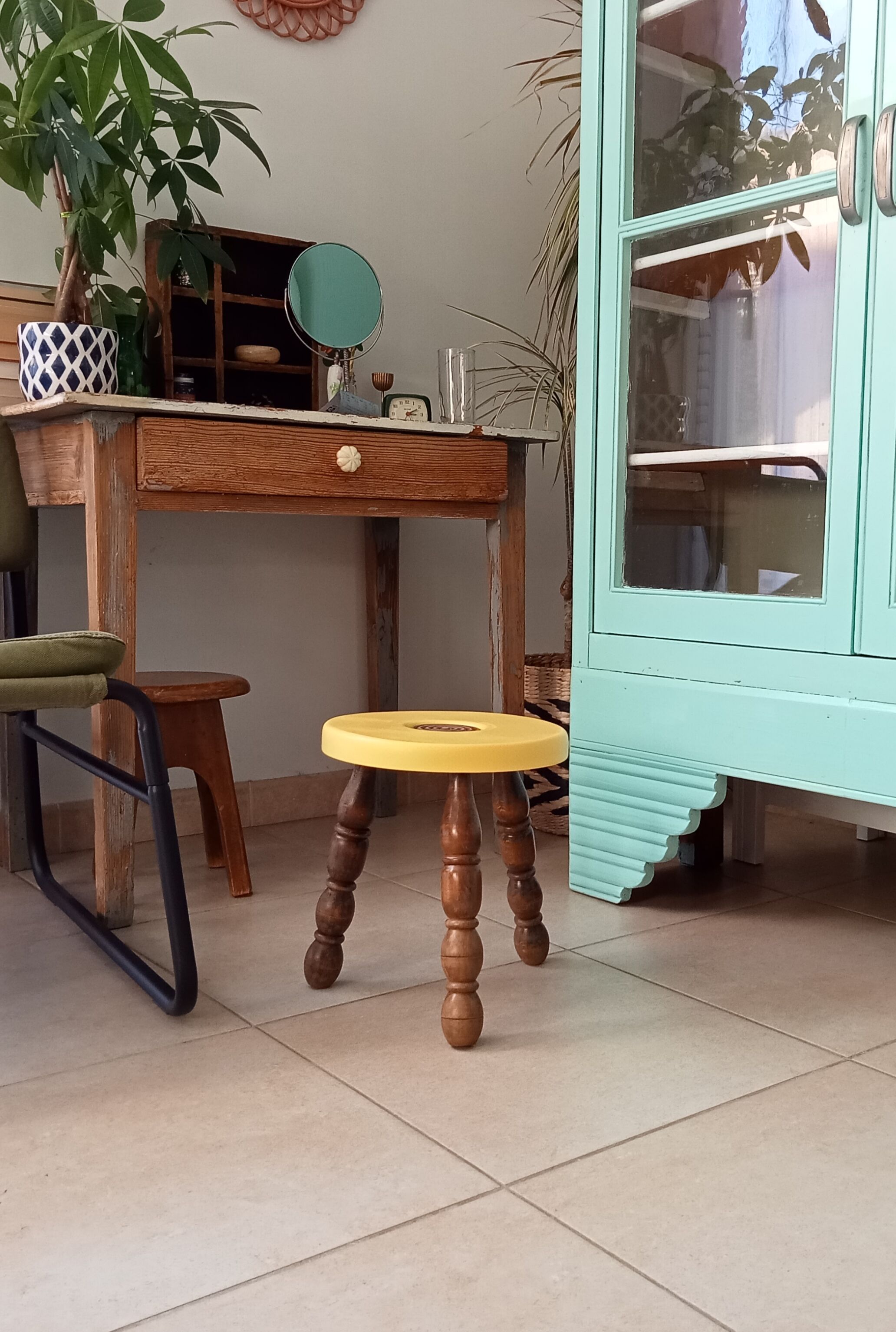 Vintage tripod stool 50s/60s