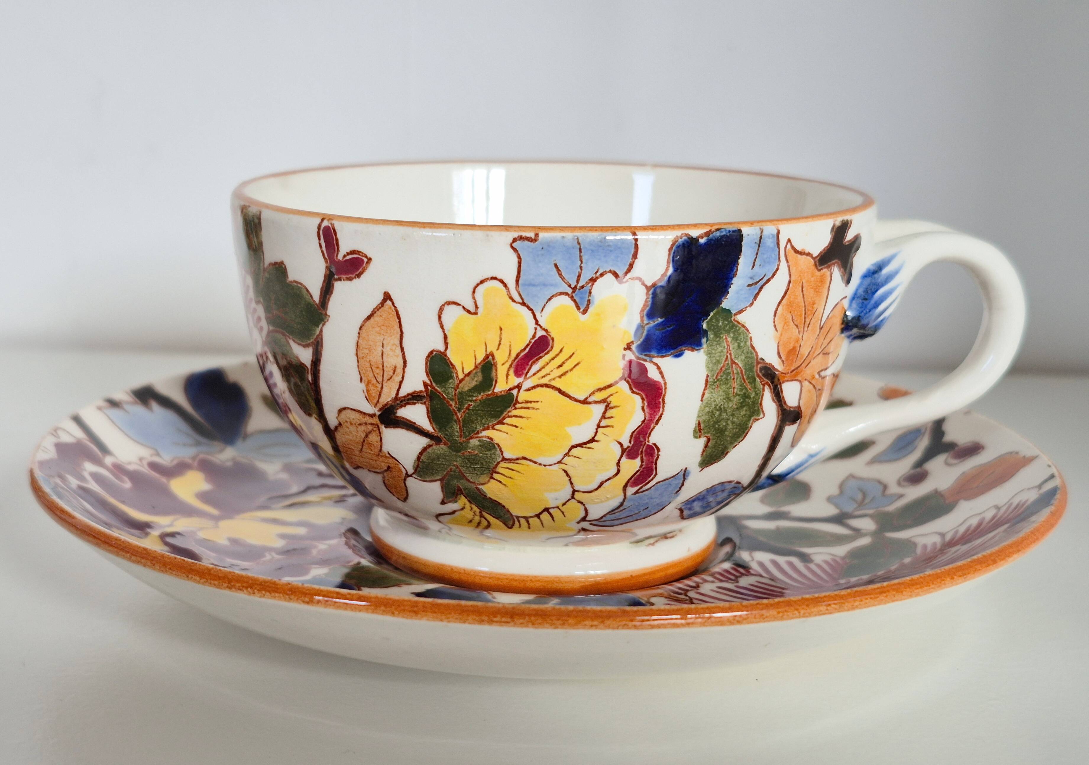Cups (3) and saucers (6) for coffee in Gien earthenware, "Peonies" pattern.
