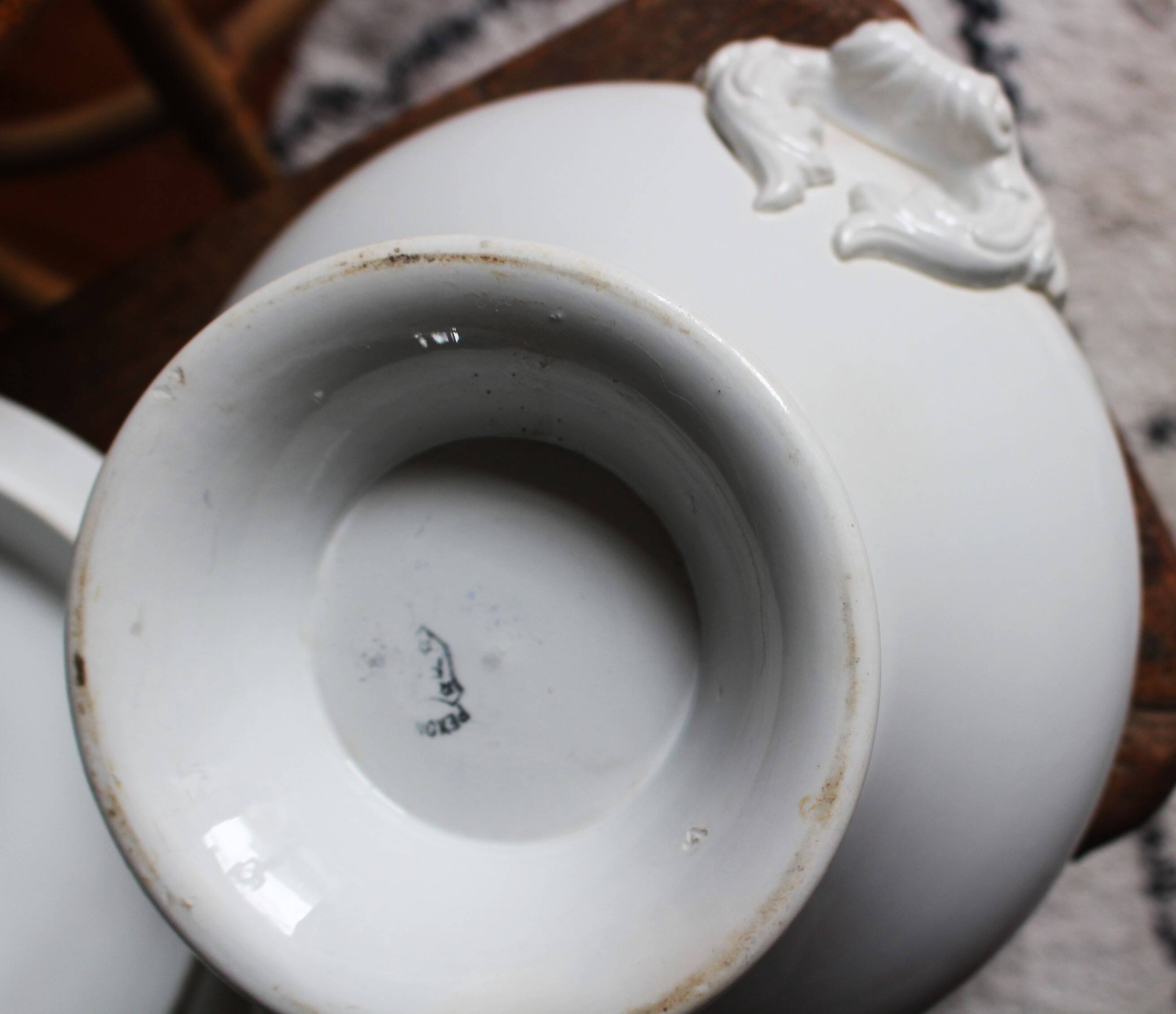 Pexonne FF iron earth white soup tureen