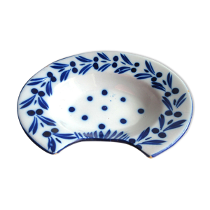 Plat à barbe blanc et