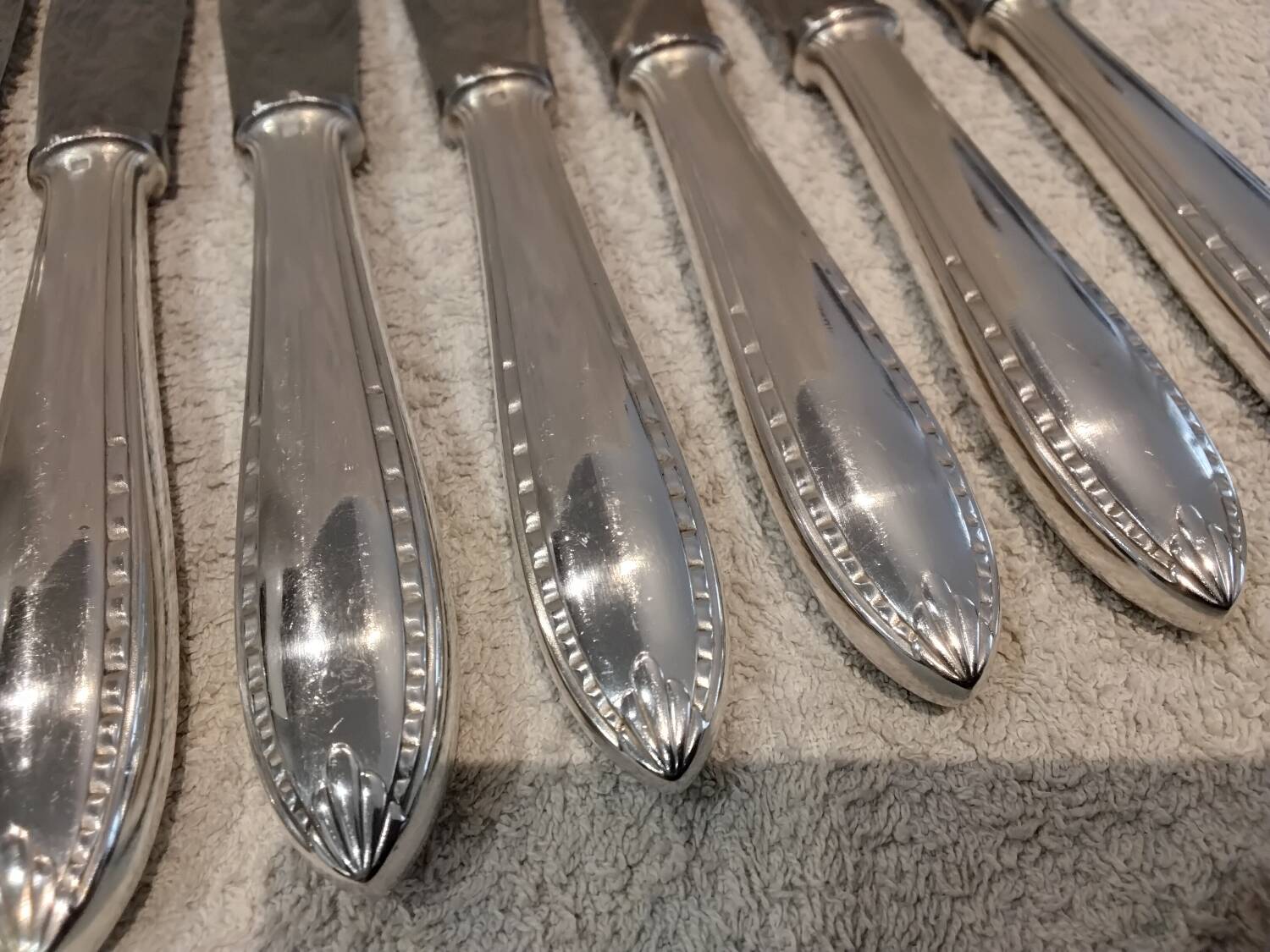 12 silver-plated table knives by Christofle Albatros SL