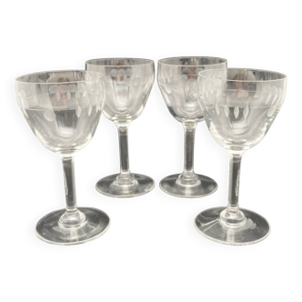 Verres à apéritif avec motifs ciselés arrondis