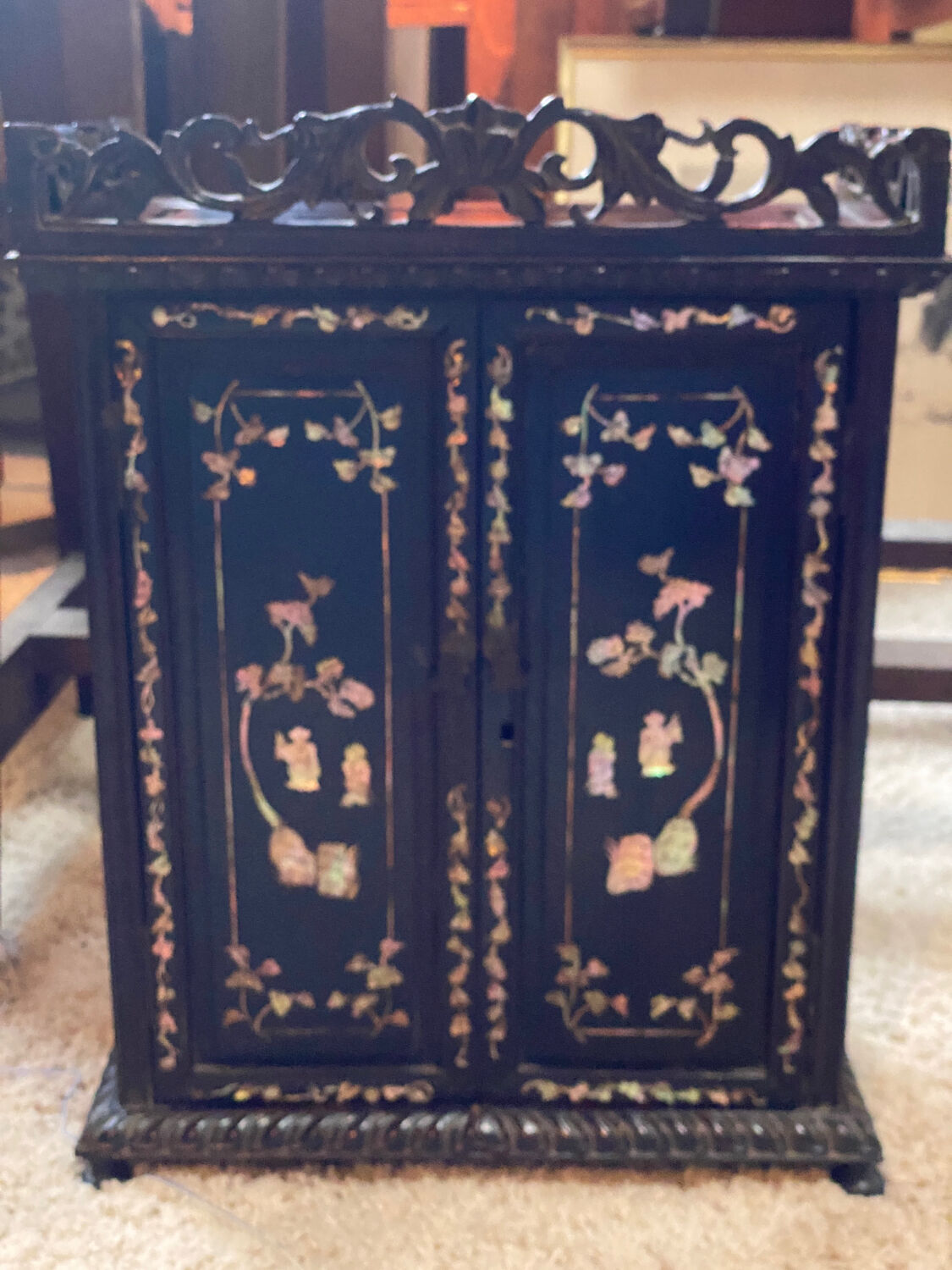 Small Asian cabinet with mother-of-pearl marquetry