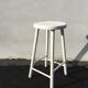 Tabouret scandinave en bois teinté blanc 60