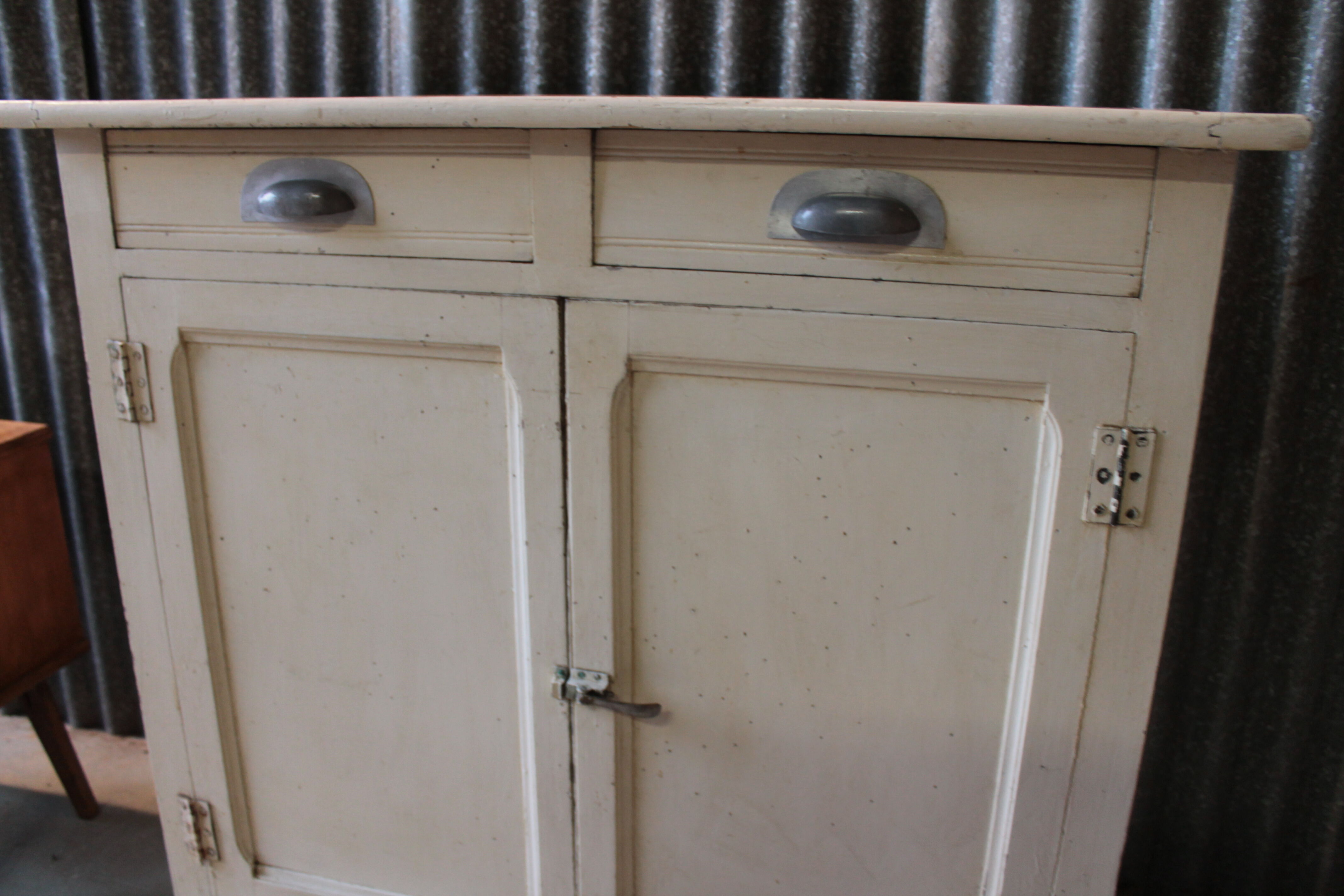 White parisian buffet