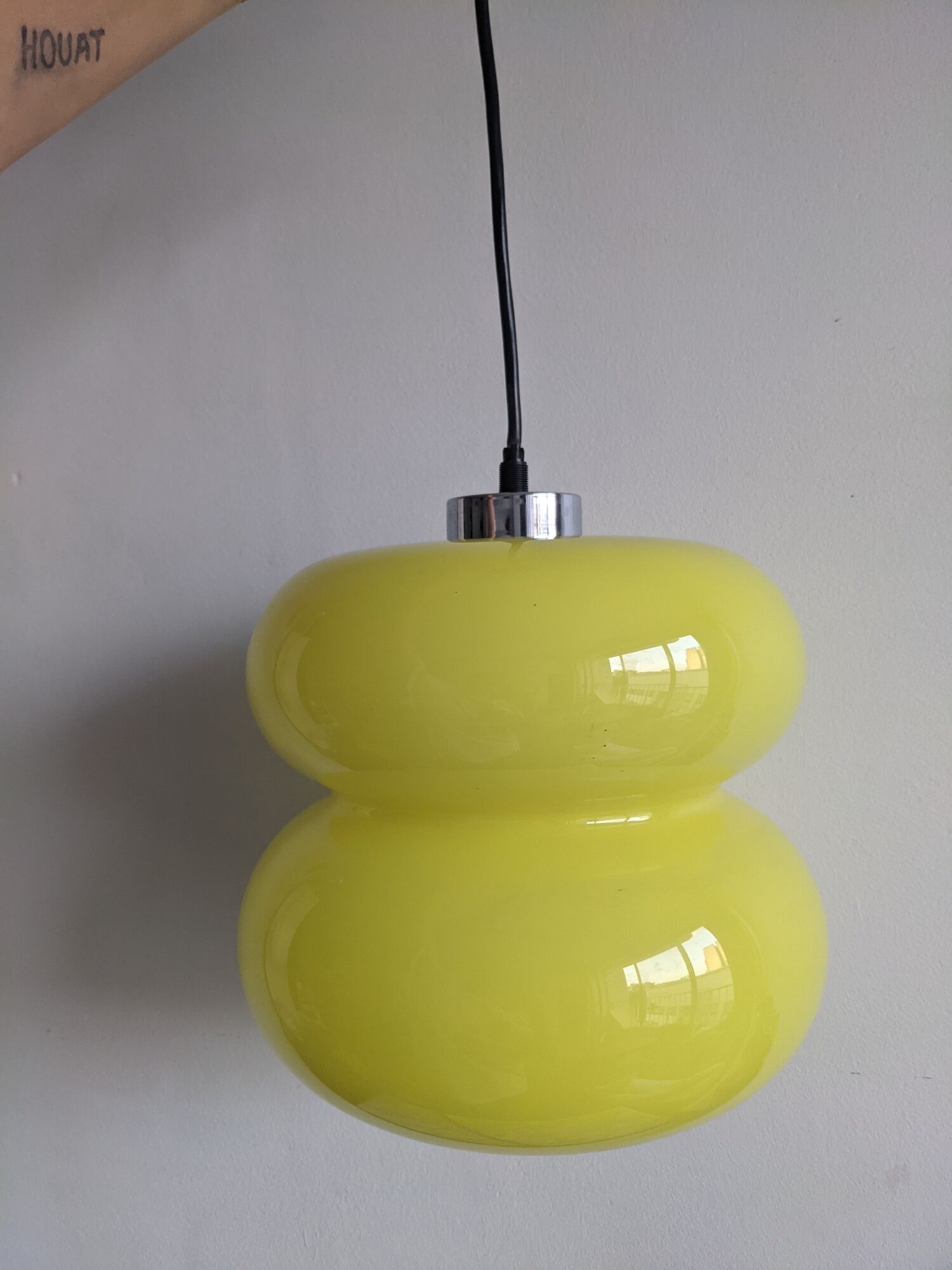 Suspension globe style peill & putlzer vintage lamp in yellow opaline for walking light
