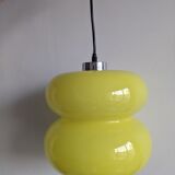 Suspension globe style peill & putlzer lampe vintage en opaline jaune pour luminaire baladeuse