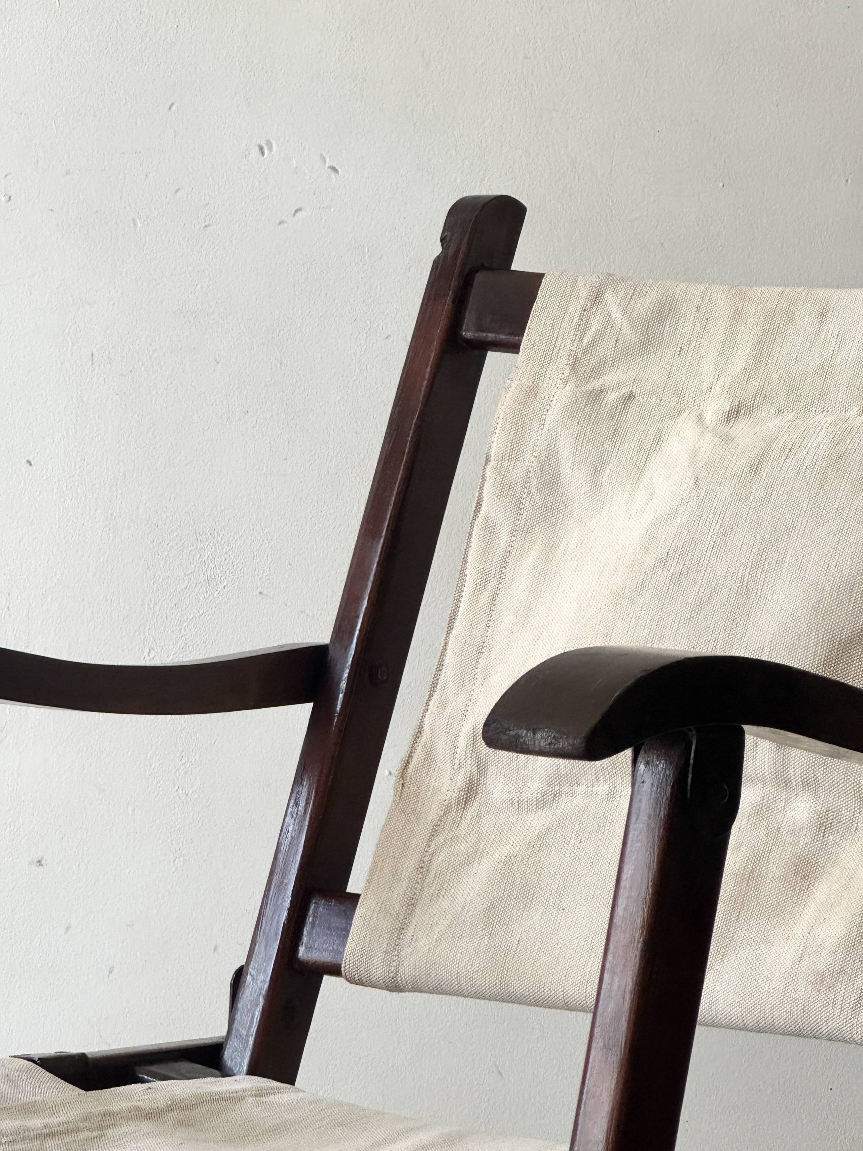 "Safari" folding chair in wood and ecru canvas, 1960s/1970s.