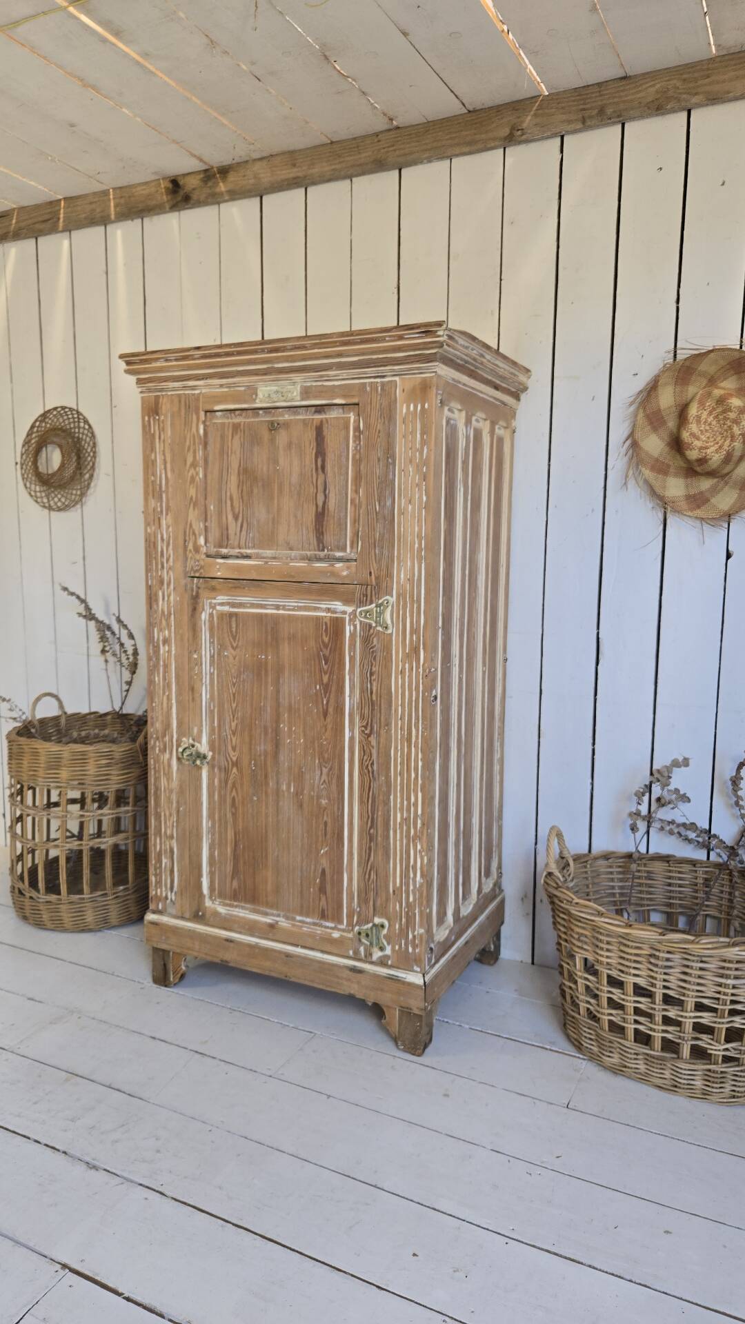 Vintage wooden glacier