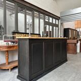 1920s bar counter