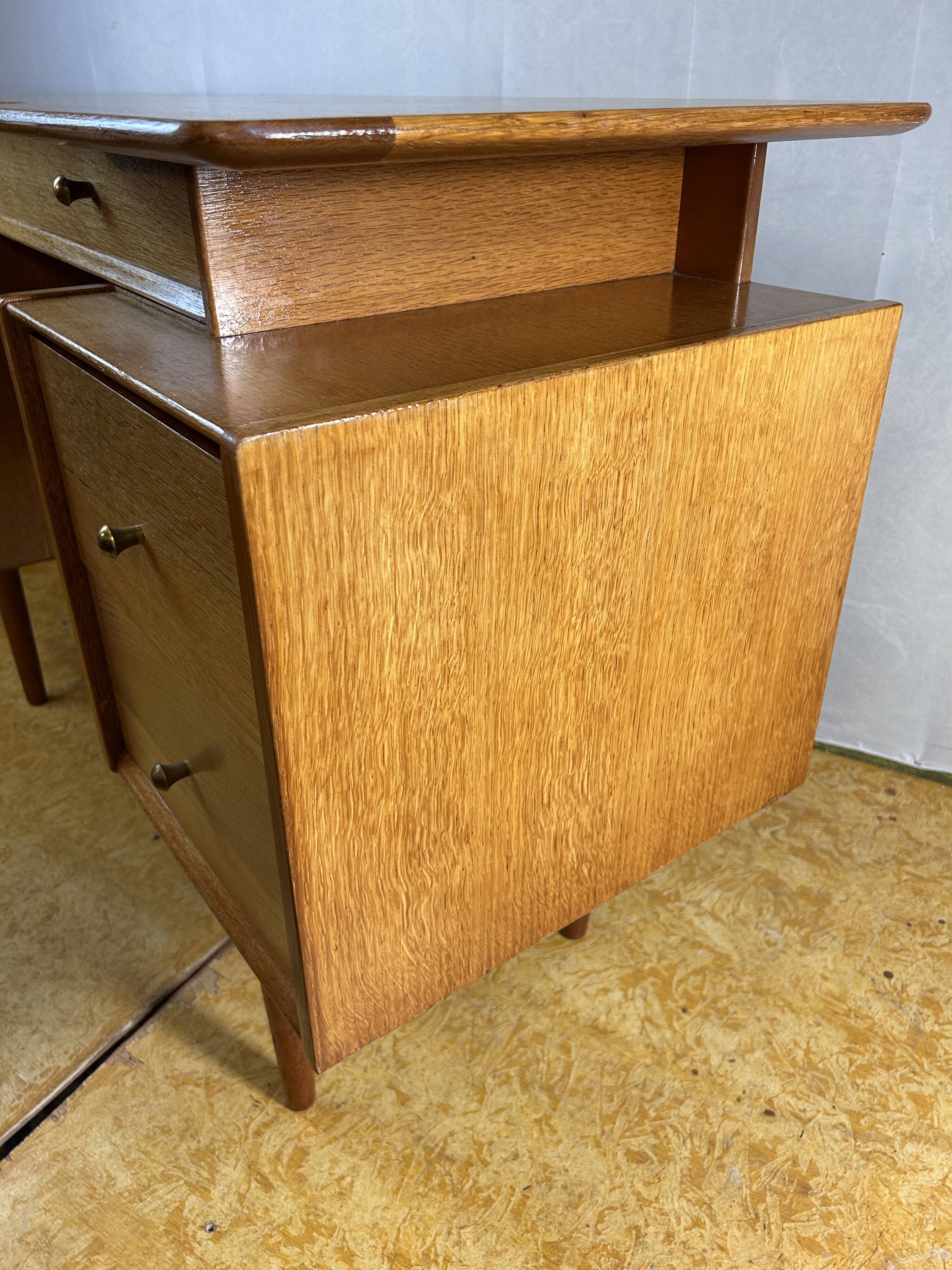 Early Mid-Century Retro Vintage Oak Desk by G Plan (E. Gomme) – Librenza Ra