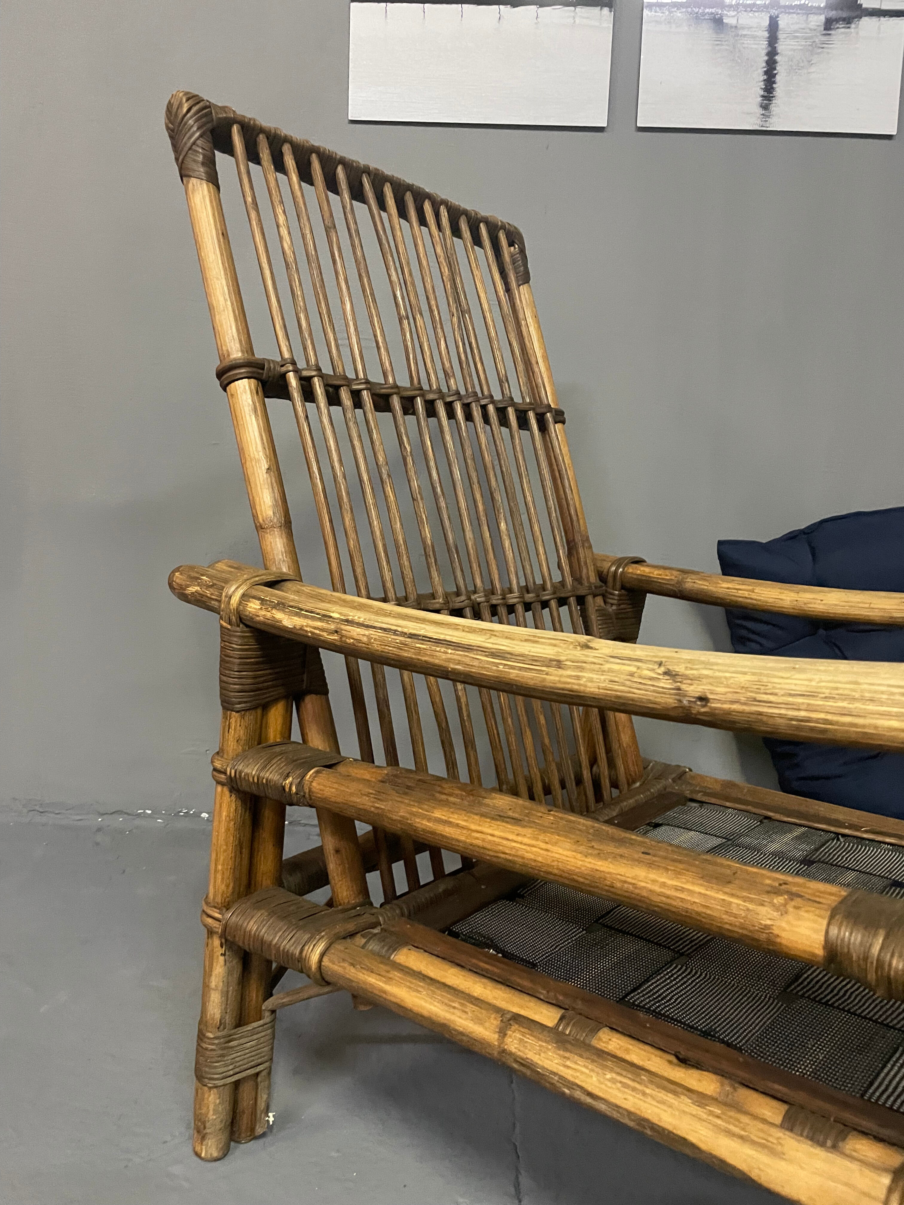 Fauteuil en rotin et son assise neuve extérieure