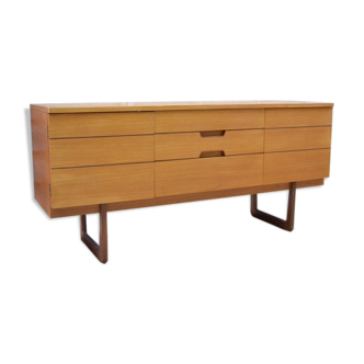 Enfilade minimaliste par Uniflex