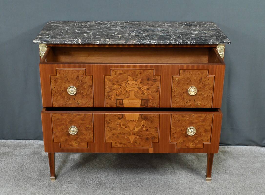 Commode sauteuse en marqueterie, style Louis XVI – milieu XXe