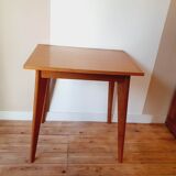 Table scandinave