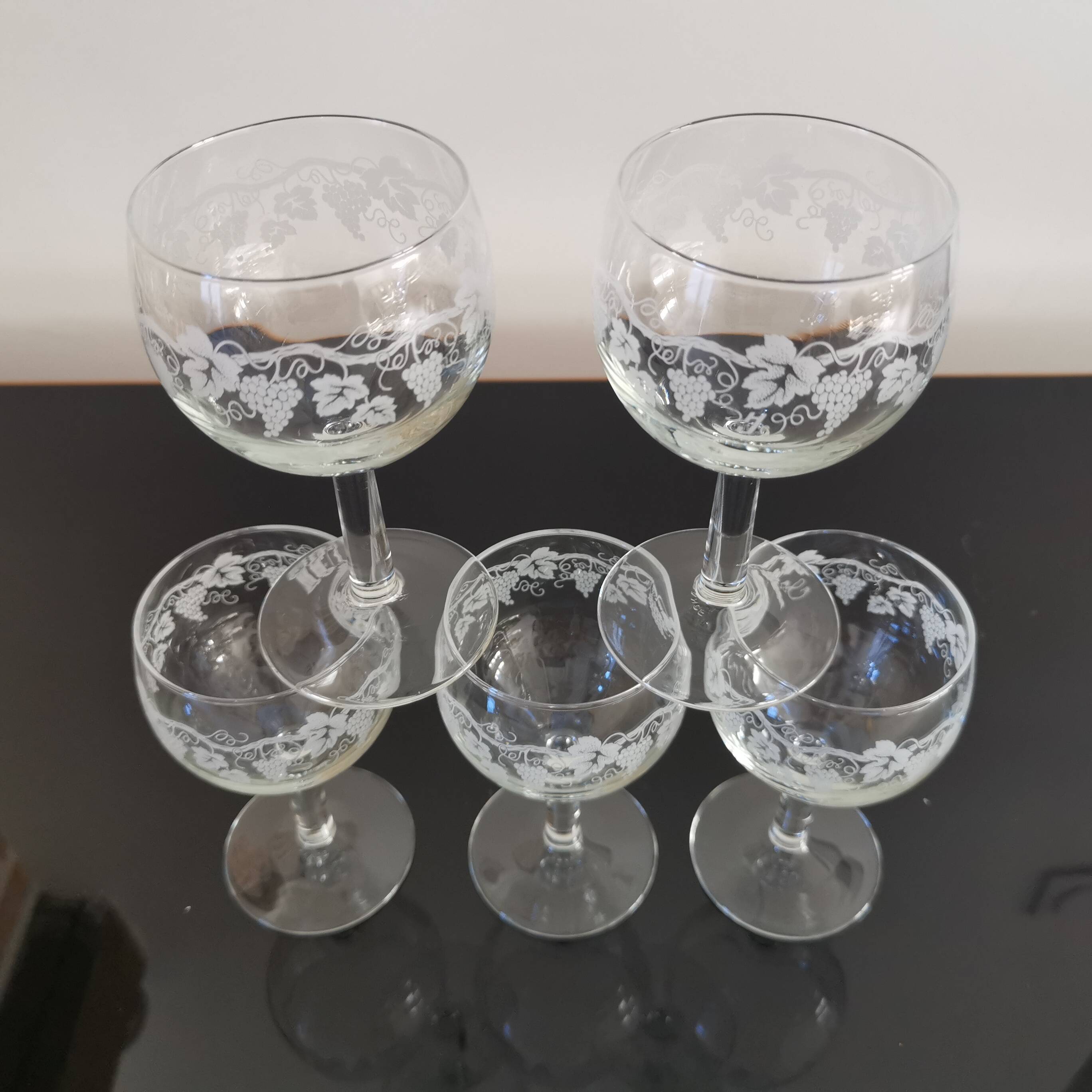 5 vintage “henri julien” red wine balloon glasses with luminarc grape blues decoration