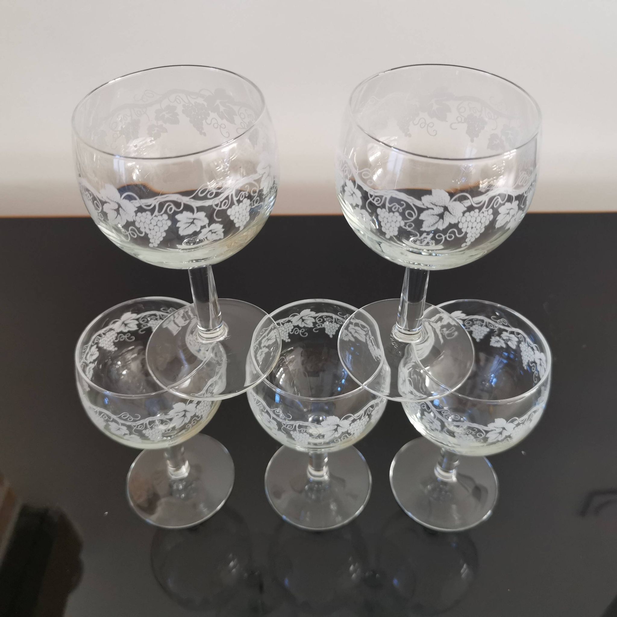 5 vintage “henri julien” red wine balloon glasses with luminarc grape blues decoration