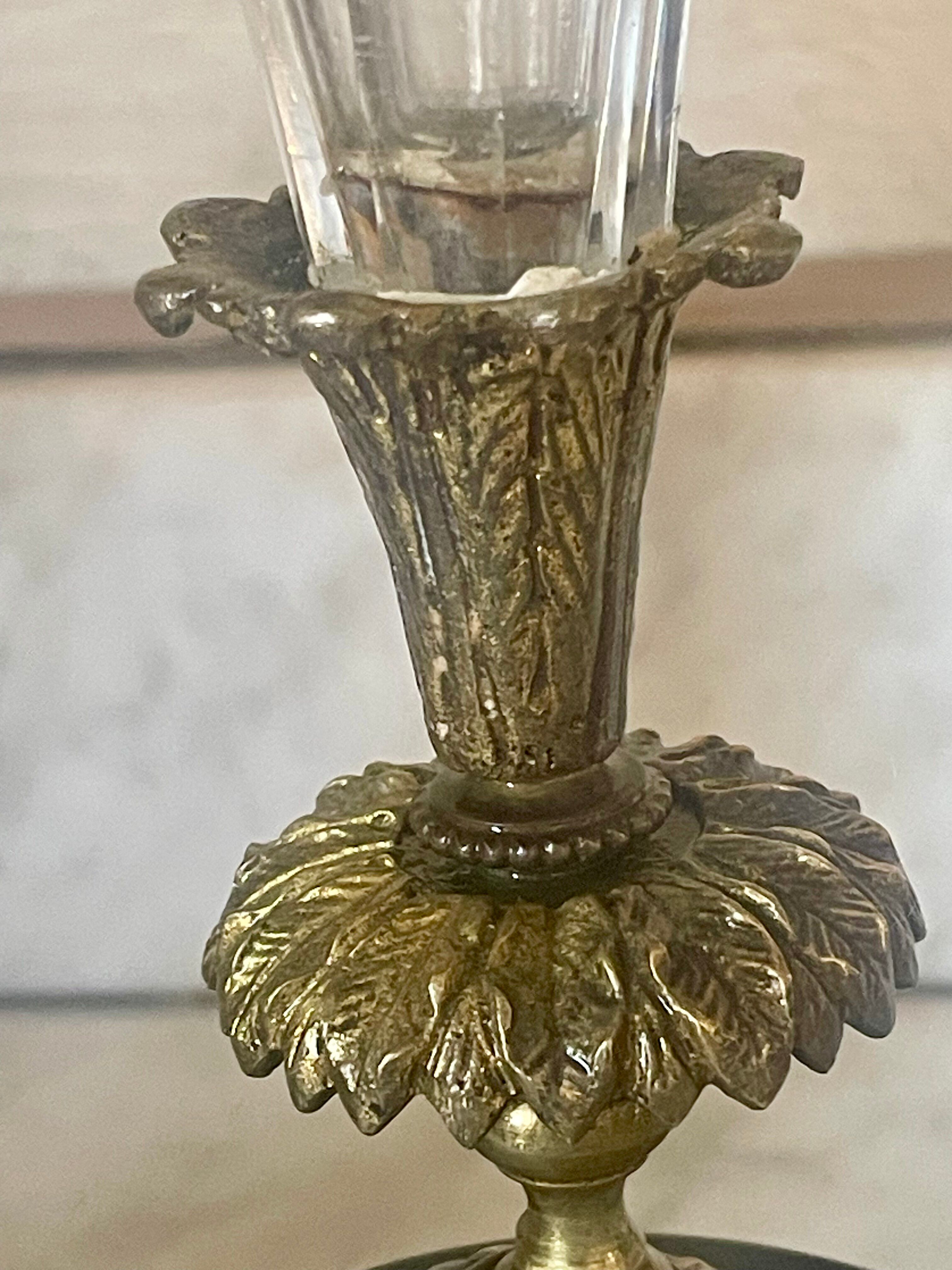 Paire de vases cornets cristal, onyx et bronze