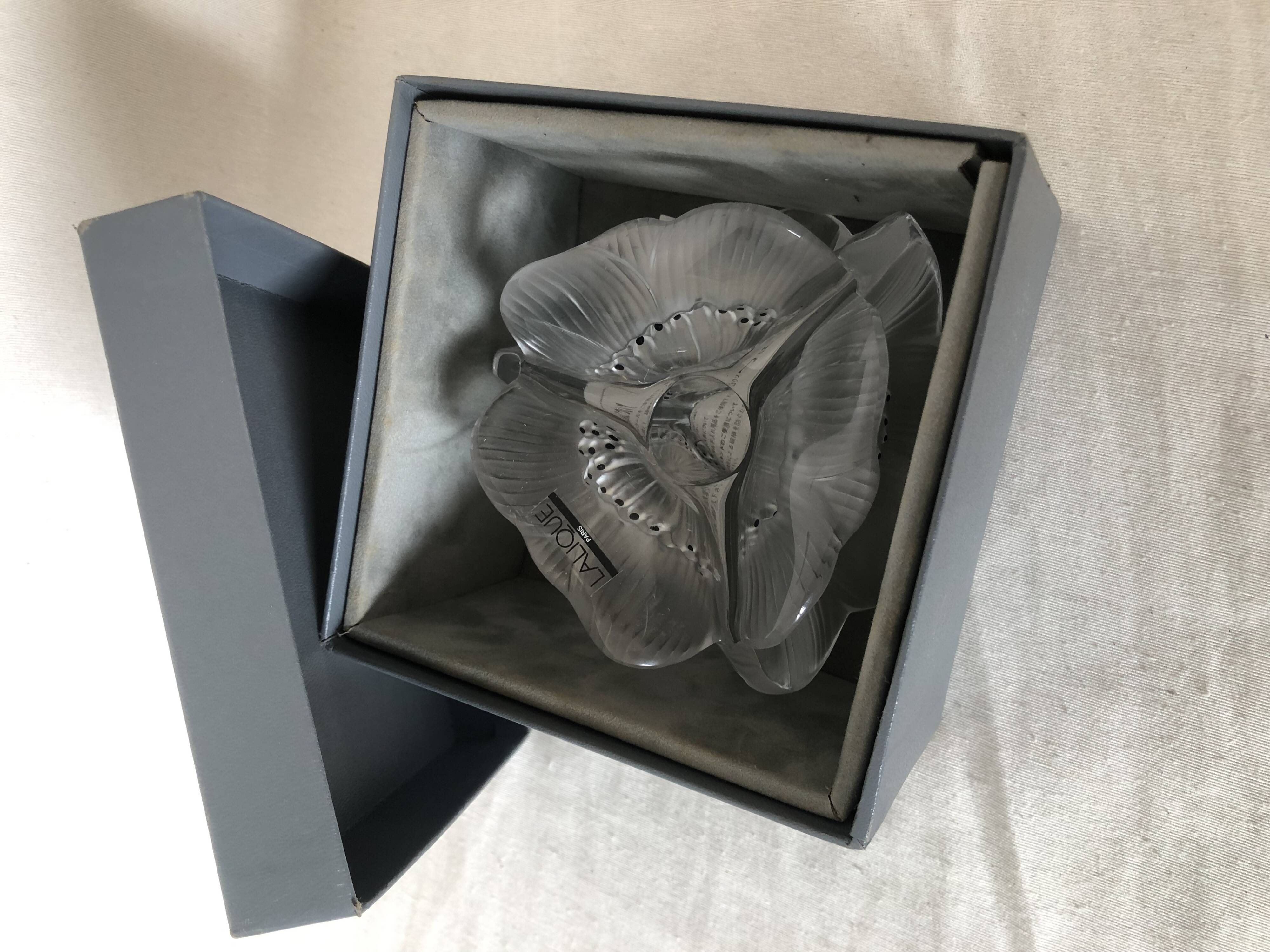 Crystal candlestick LALIQUE, three anemone flowers