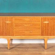 Buffet moyen Jentique Mid Century en noyer rétro des années 1960