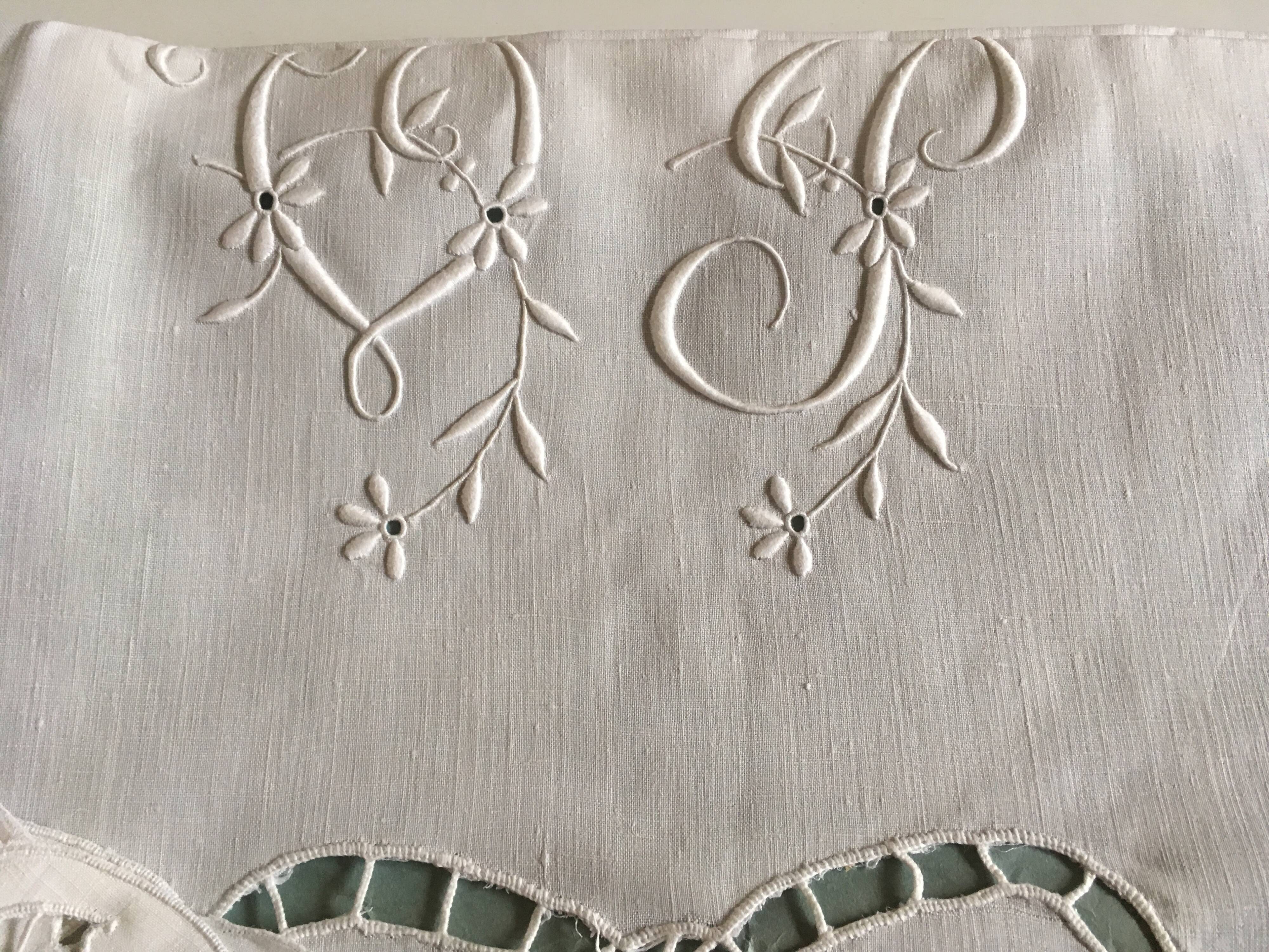 Sheet and pillowcases embroidered linen Richelieu old Castle