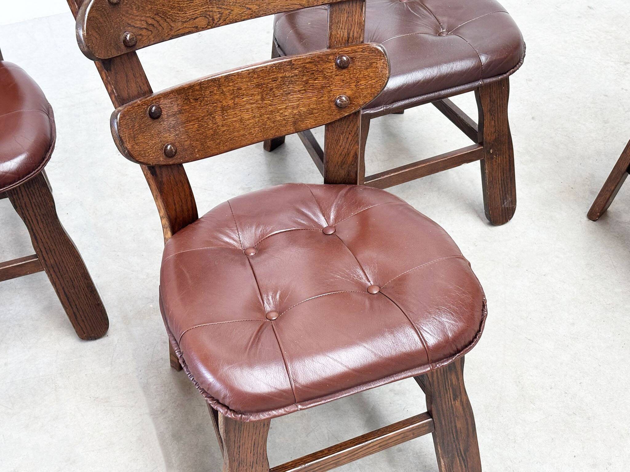 Ensemble de six chaises de salle à manger brutalistes françaises