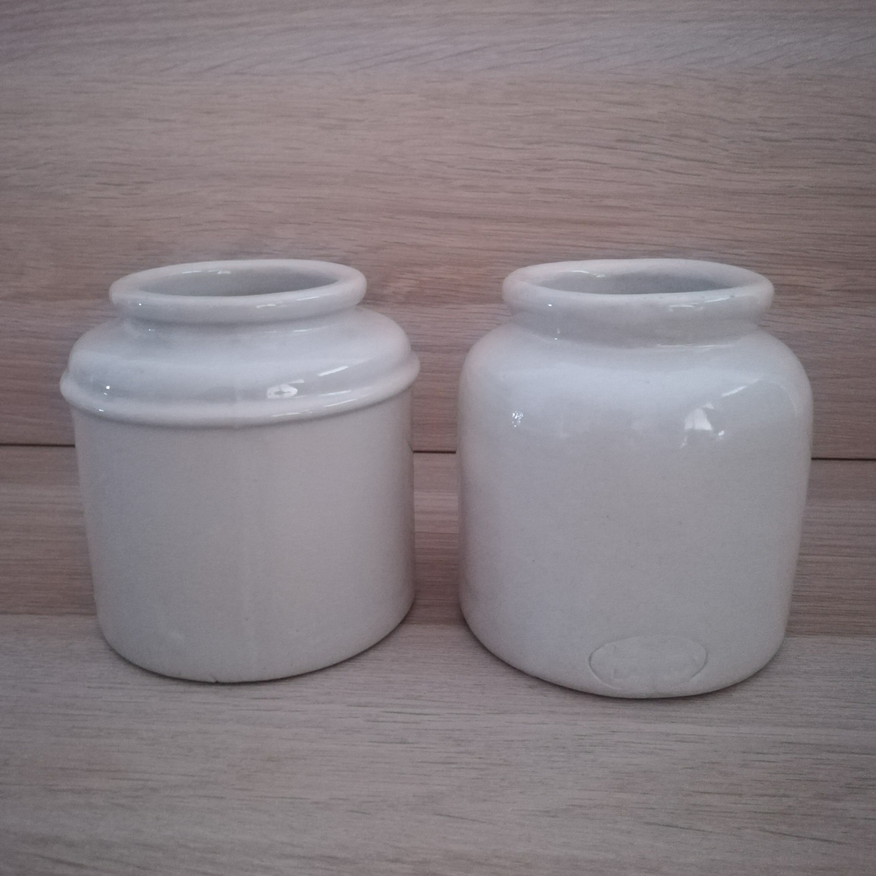 2 sandstone pots