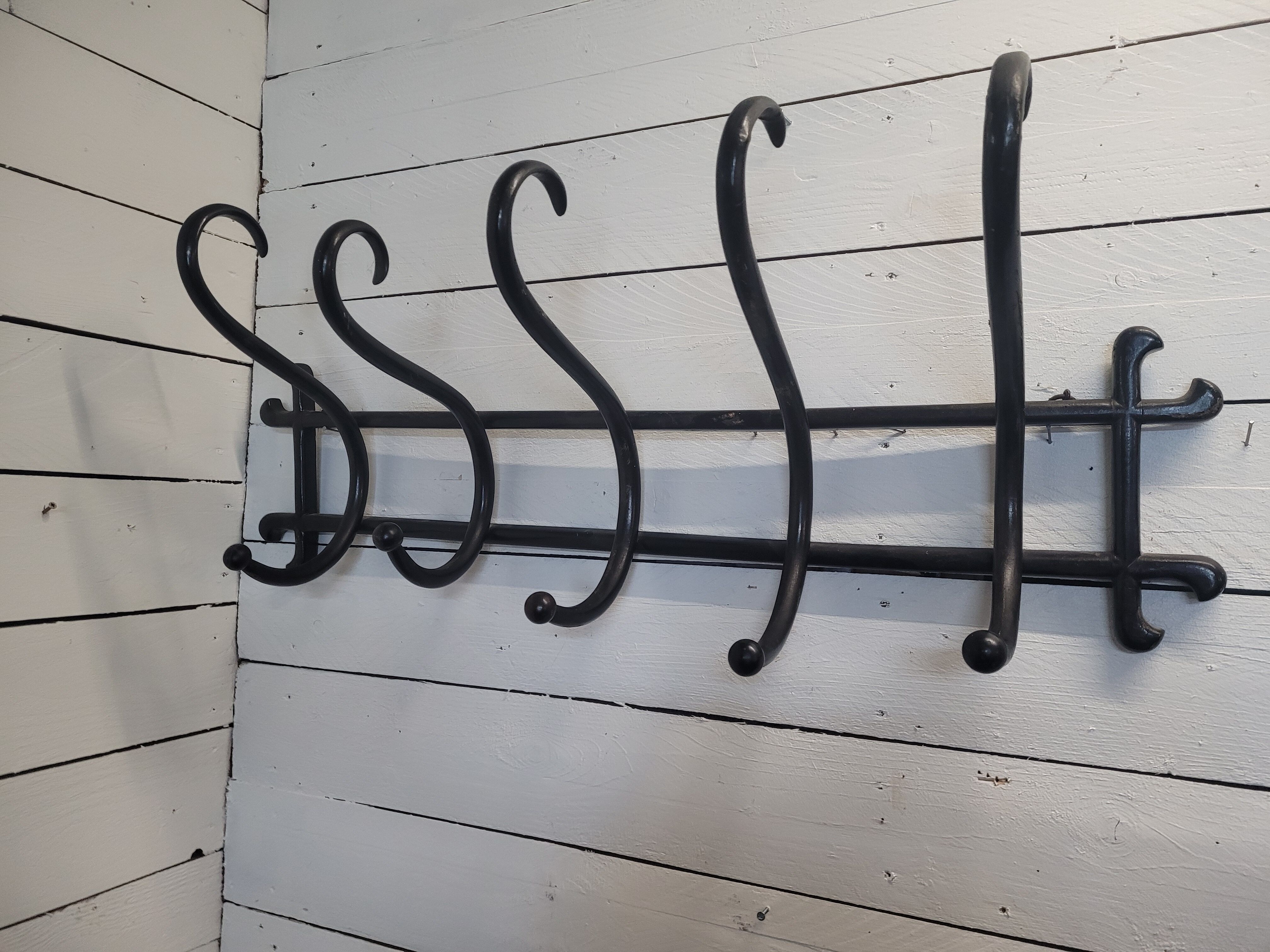 Antique coat rack in curved wood 5 hooks