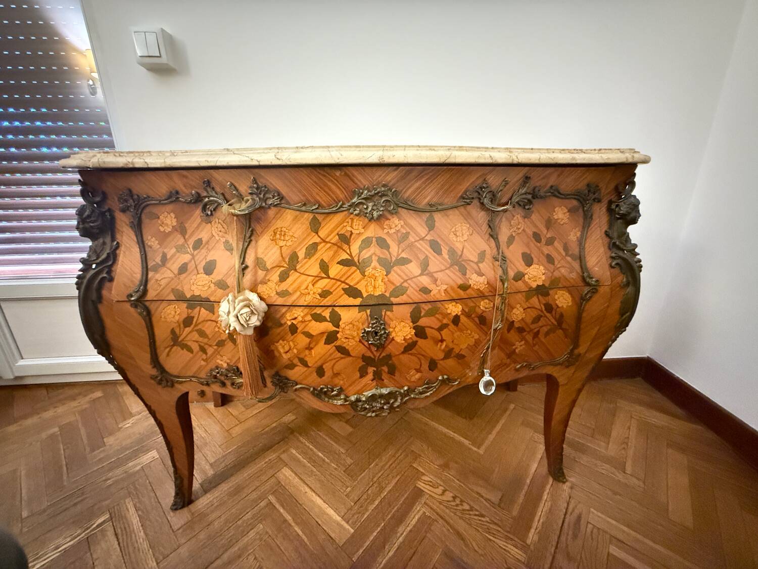 Curved chest of drawers in Louis XV / Napoleon III style