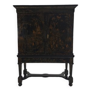 Un rare cabinet chinoiserie