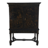 Un rare cabinet chinoiserie laqué néerlandais du début du XVIIIe siècle, vers 1700.