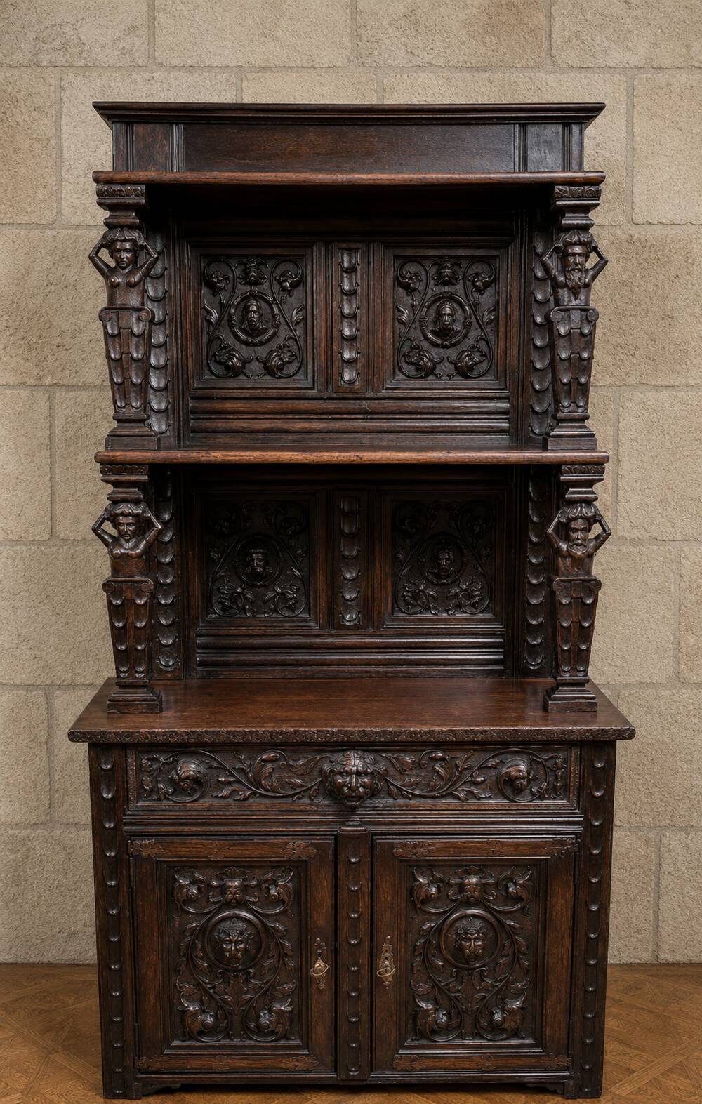 Important buffet à deux corps de style Renaissance
