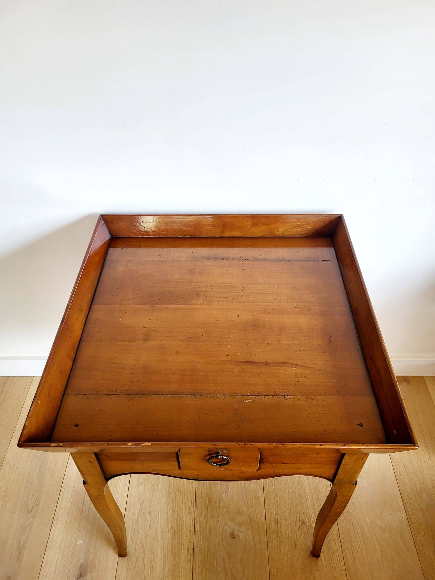 Bijzettafel of butlertafel, kersenhout, Frankrijk