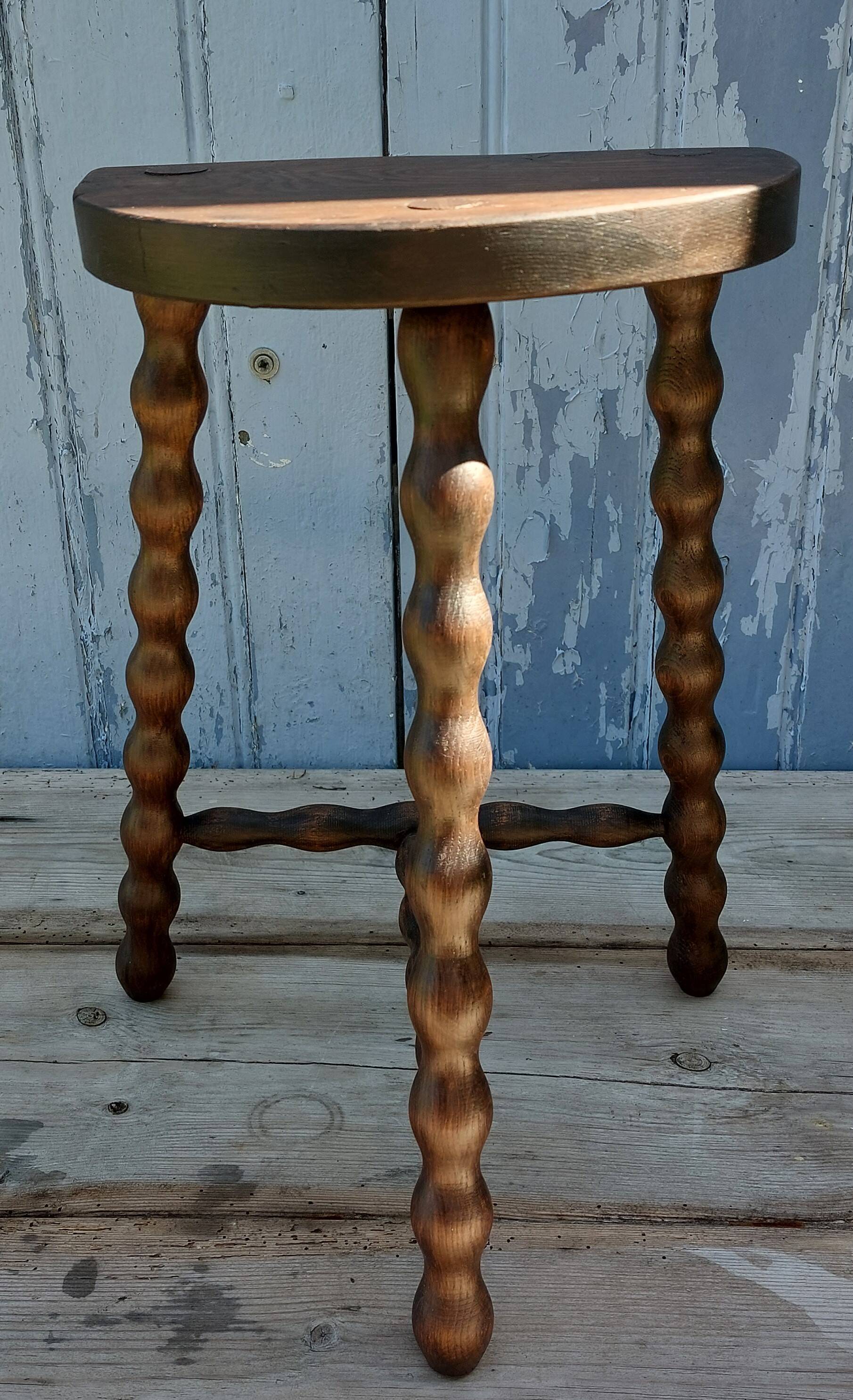 Tripod farm stool