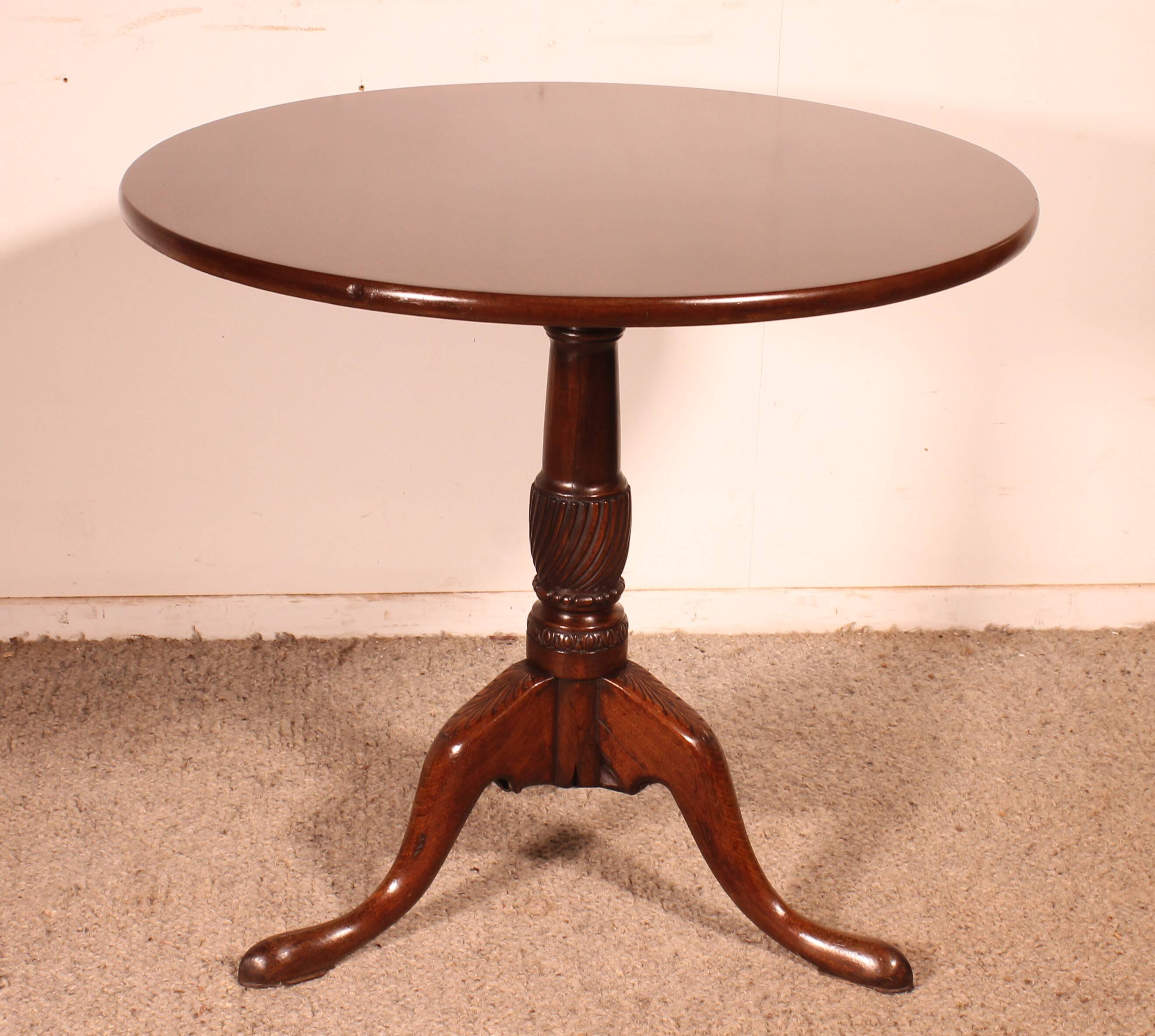 Mahogany Gueridon with a single-piece top - 18th century