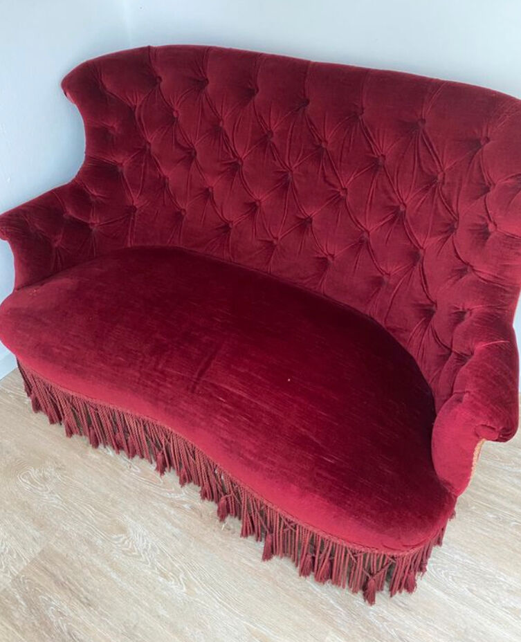 Small old Napoleon III toad sofa in red velvet