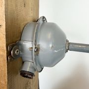 Lampe murale industrielle avec abat-jour en émail noir, années 1960