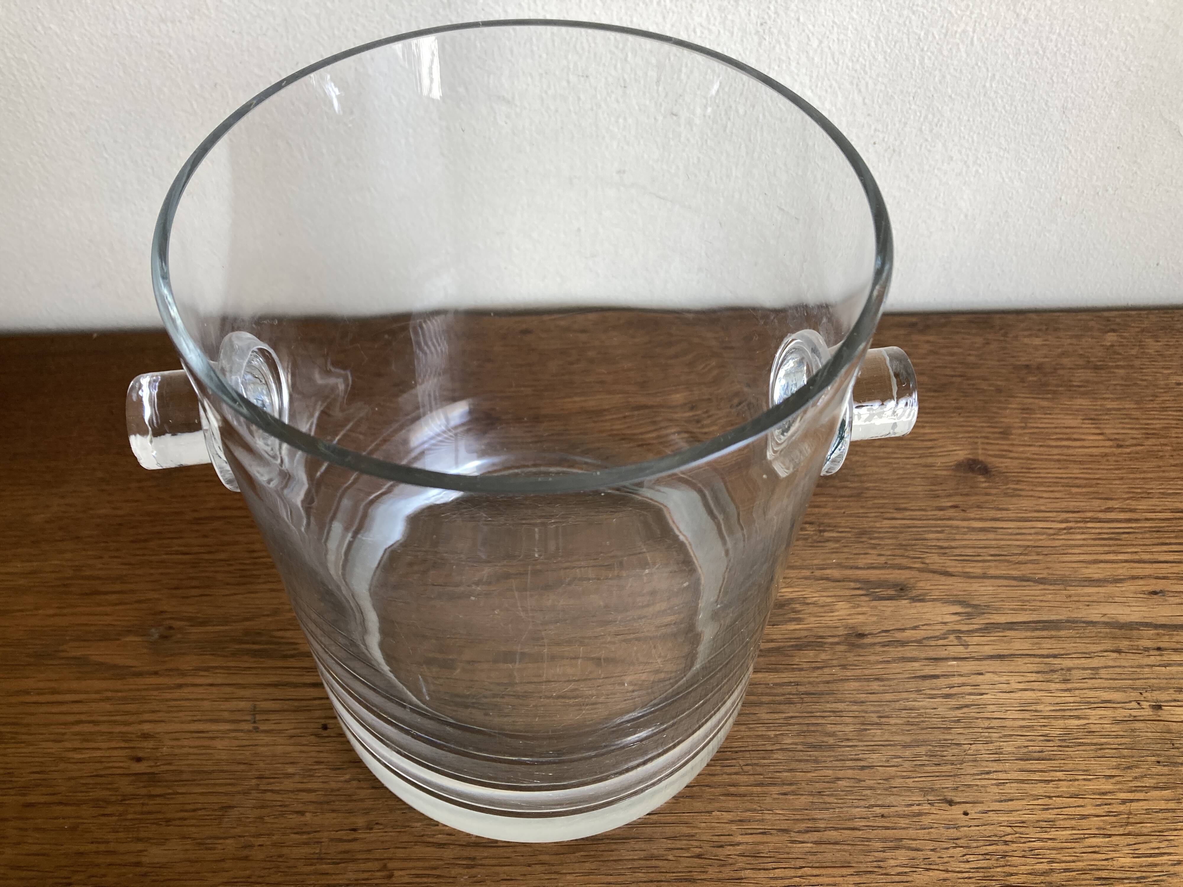 Modernist crystal vase ringing 1970