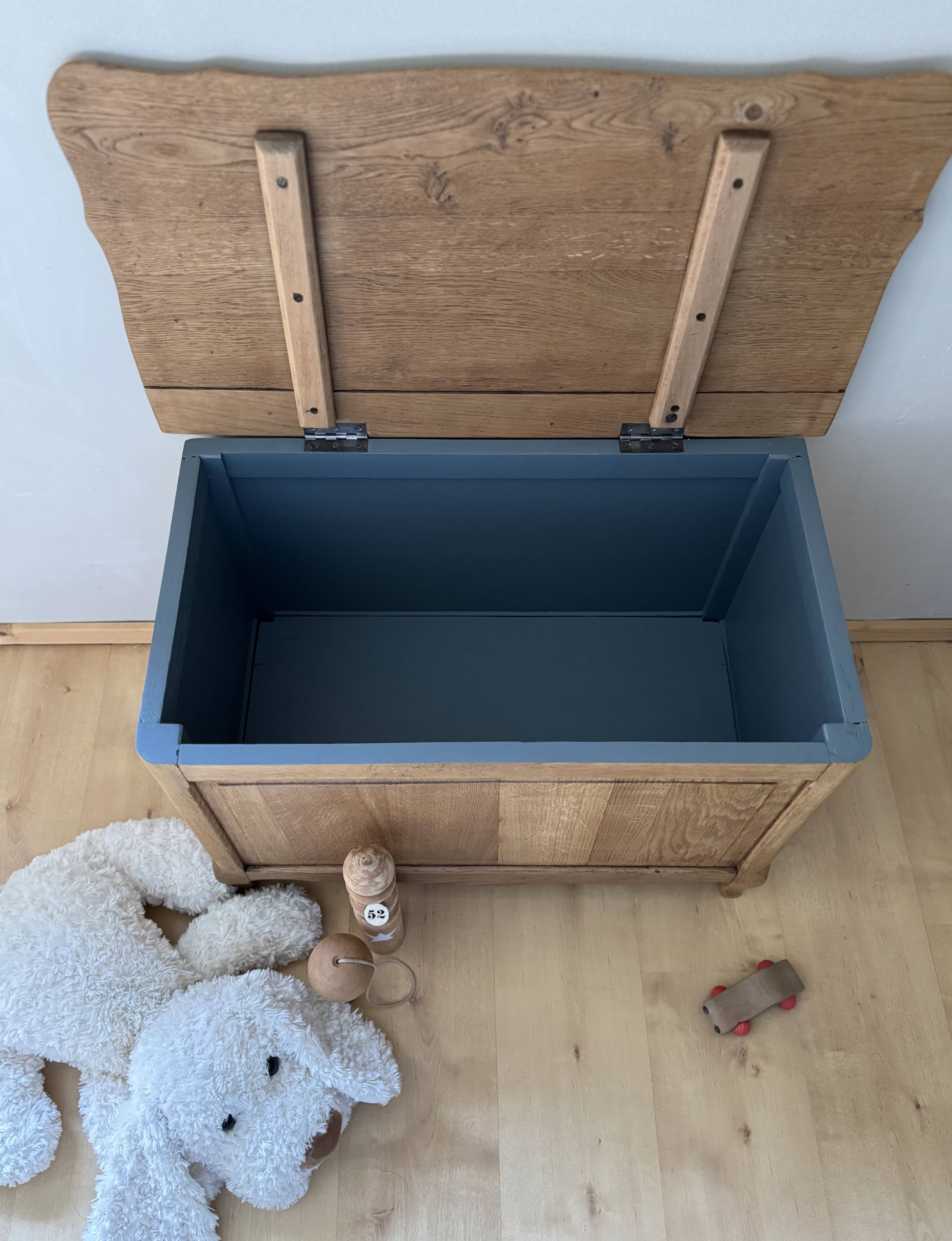 Toy chest