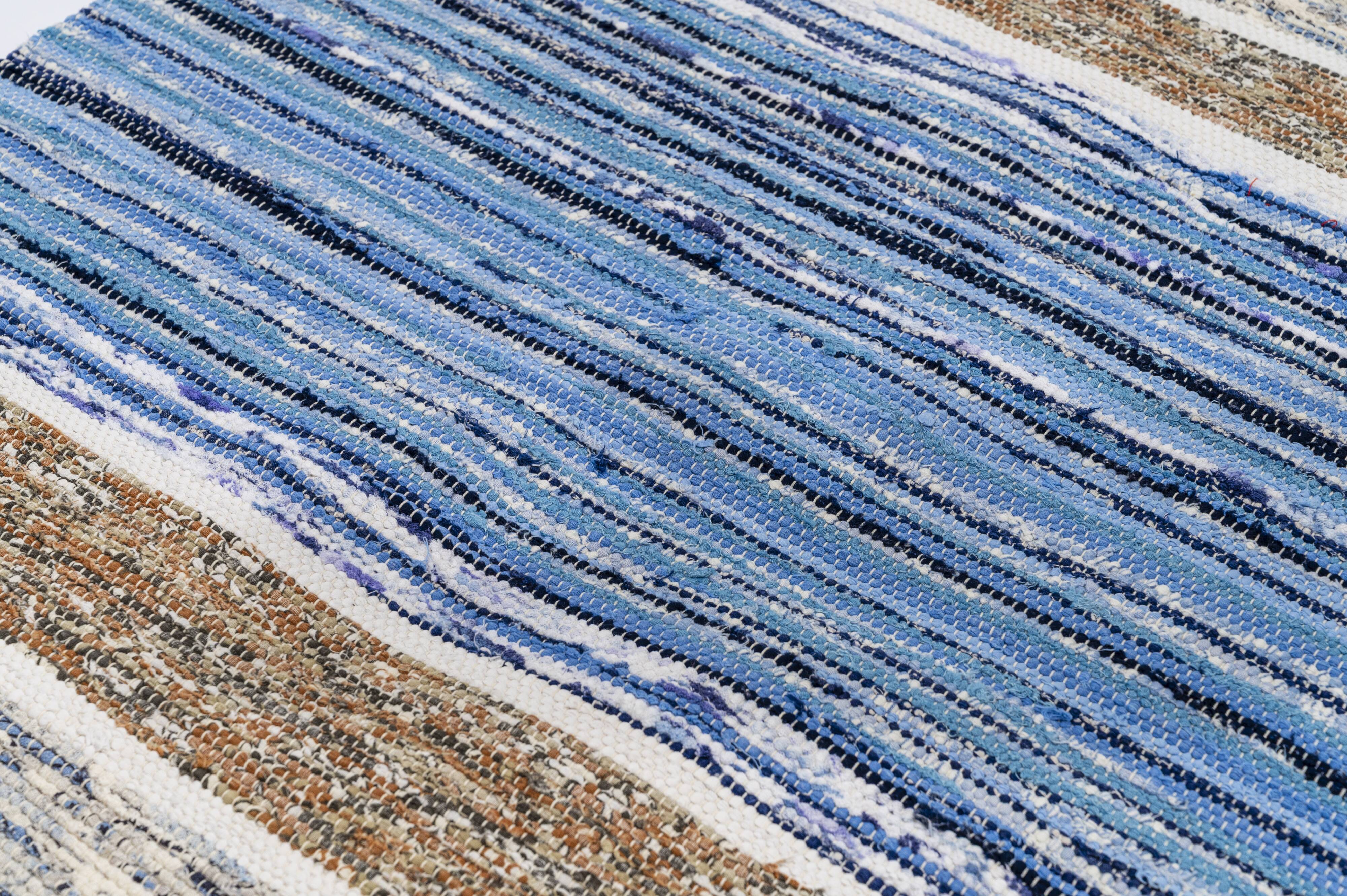Scandinavian hand woven rag rug. 96/103 x 72 cm (38/41 x 28 in).