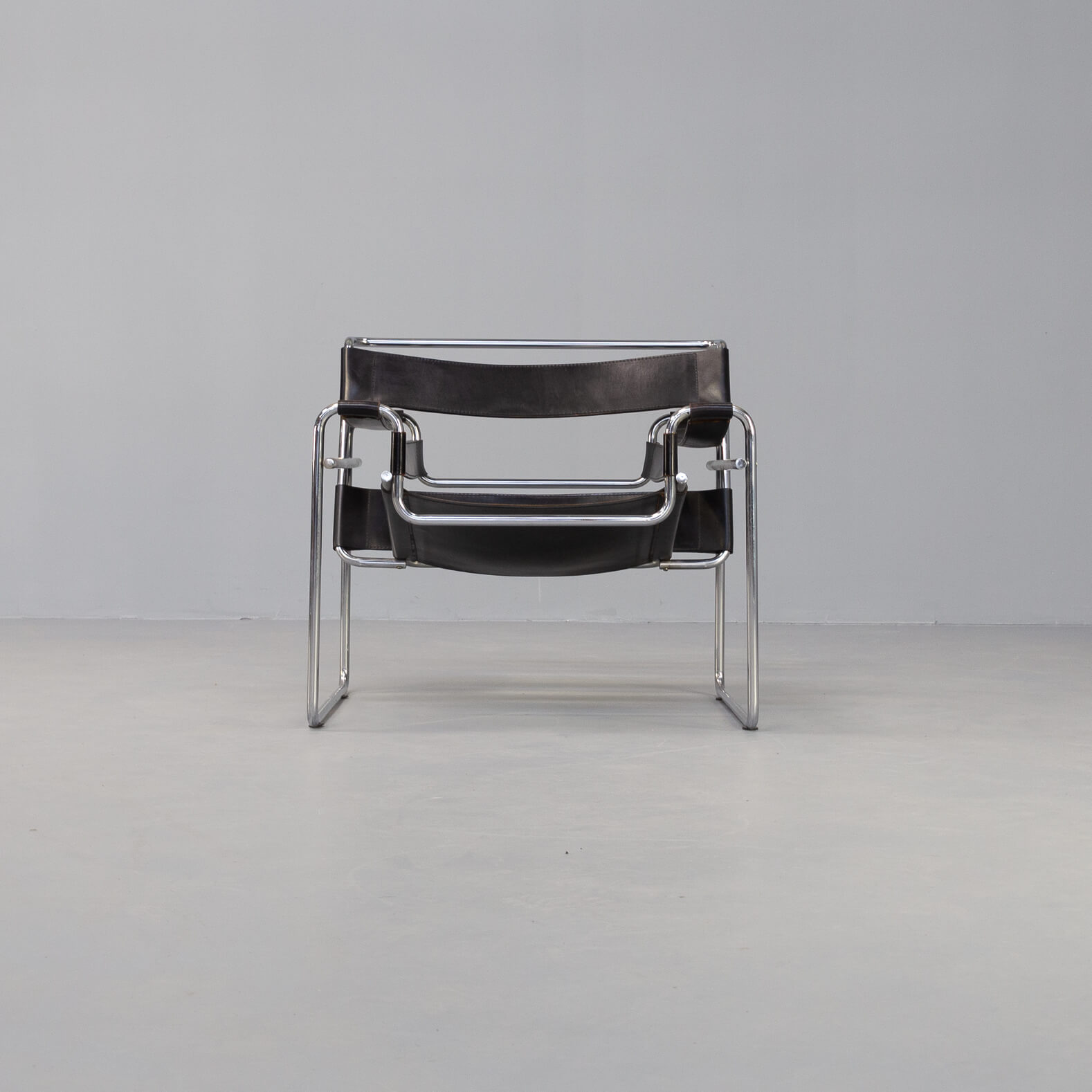 Marcel Breuer “wassily’ B3 chairs black leather for Gavina set/2