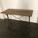 Table de bistrot ancienne avec pieds en fonte et plateau en bois