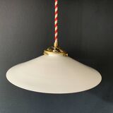 Suspension en opaline blanche et abat jour en crochet ancien fait main