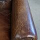 Fauteuil Chesterfield en cuir de vachette grainé marron couleur cognac
