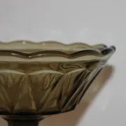 Coupe sur pied vintage en verre fumé – Compotier à bord festonné – Ø 23 cm