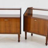 Paire de tables de chevet finition en noyer, Italie années 1960