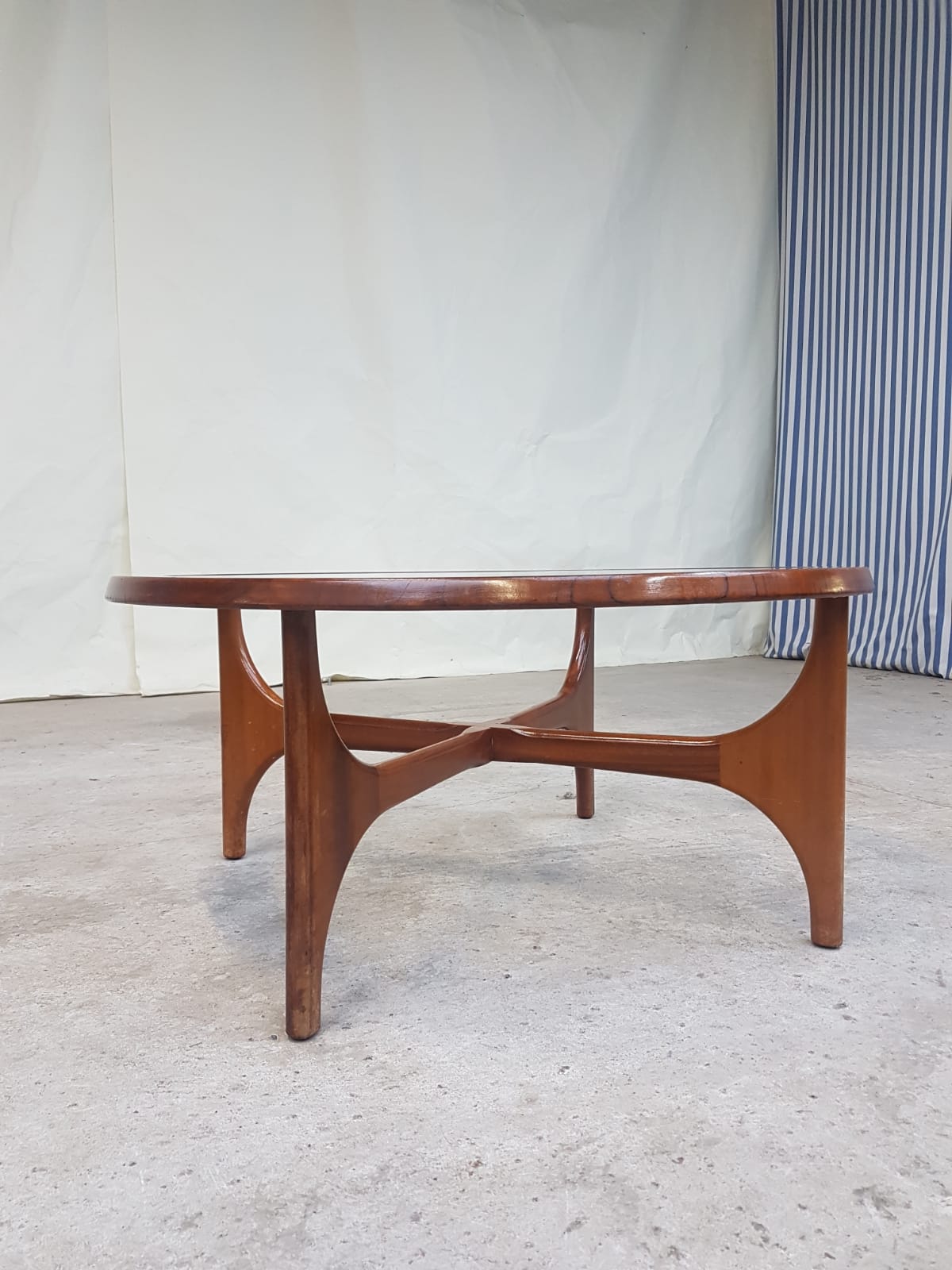 Table basse en verre du milieu du siècle par Stonehill